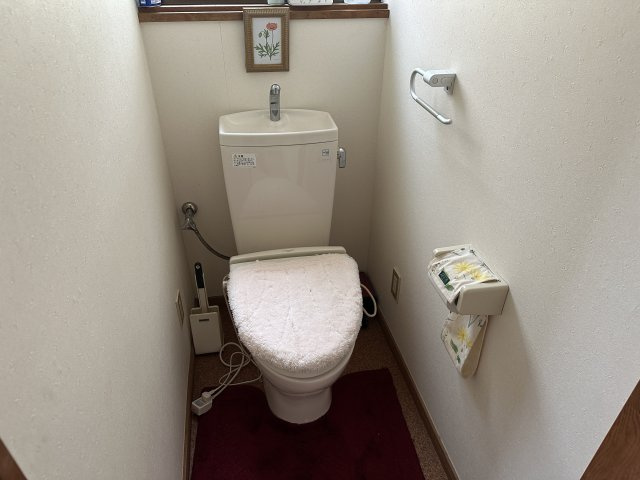 【商談中】涼やかな高原に佇む、コンパクトな平屋別荘のトイレ