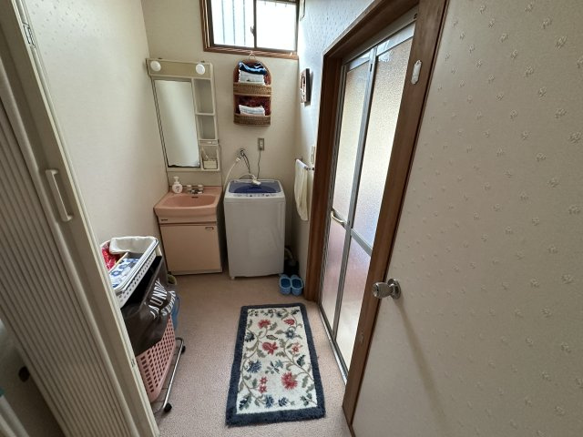 【商談中】涼やかな高原に佇む、コンパクトな平屋別荘の洗面所