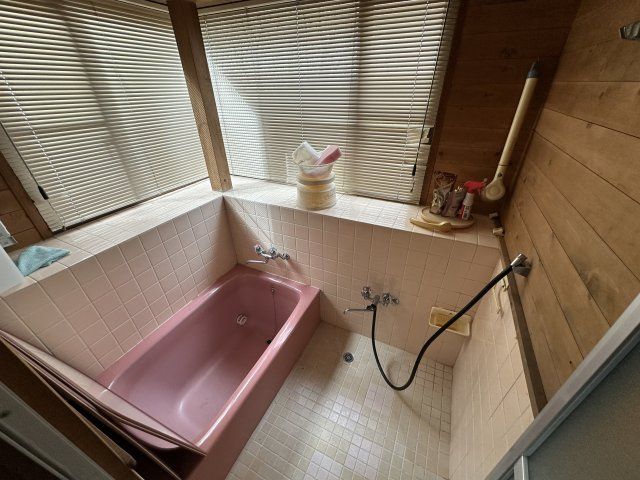 【商談中】涼やかな高原に佇む、コンパクトな平屋別荘の浴室