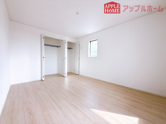 [新築住宅] 深谷市中瀬 第1 全2棟の洋室|２階居室は全室収納あり！たっぷりある収納活用でお部屋もキレイを保てます♪