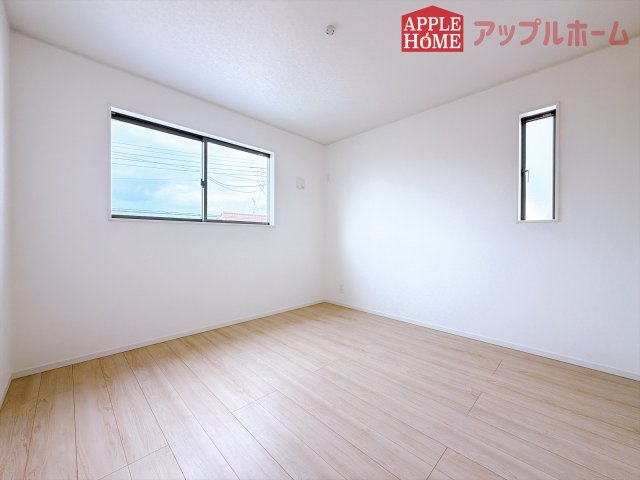 [新築住宅] 深谷市中瀬 第1 全2棟の洋室|２階居室は全室収納あり！たっぷりある収納活用でお部屋もキレイを保てます♪