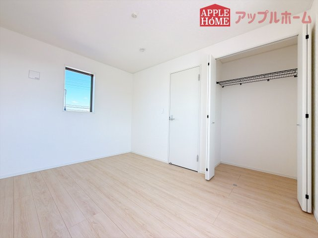 [新築住宅] 深谷市中瀬 第1 全2棟の洋室|２階居室は全室収納あり！たっぷりある収納活用でお部屋もキレイを保てます♪