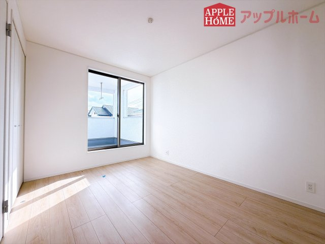 [新築住宅] 深谷市中瀬 第1 全2棟の洋室|２階居室は全室収納あり！たっぷりある収納活用でお部屋もキレイを保てます♪