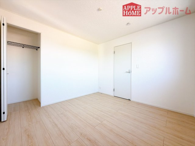 [新築住宅] 深谷市中瀬 第1 全2棟の洋室|２階居室は全室収納あり！たっぷりある収納活用でお部屋もキレイを保てます♪