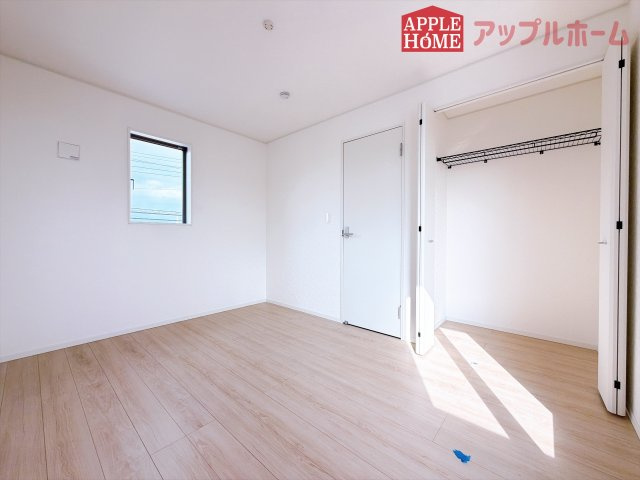 [新築住宅] 深谷市中瀬 第1 全2棟の洋室|２階居室は全室収納あり！たっぷりある収納活用でお部屋もキレイを保てます♪