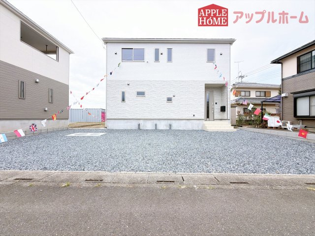 [新築住宅] 深谷市中瀬 第1 全2棟の駐車場|駐車場は並列駐車３台分☆来客時も安心です♪セカンドカー用にもお使いいただけます。