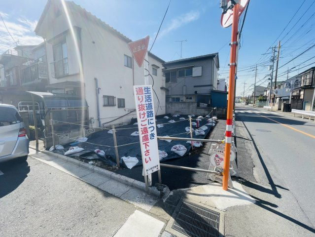 敷地面積１７坪　売地　三芳町北永井の前面道路含む現地写真|角地♪北側公道７．２ｍ、東側４ｍ。現地（2026年2月）撮影
