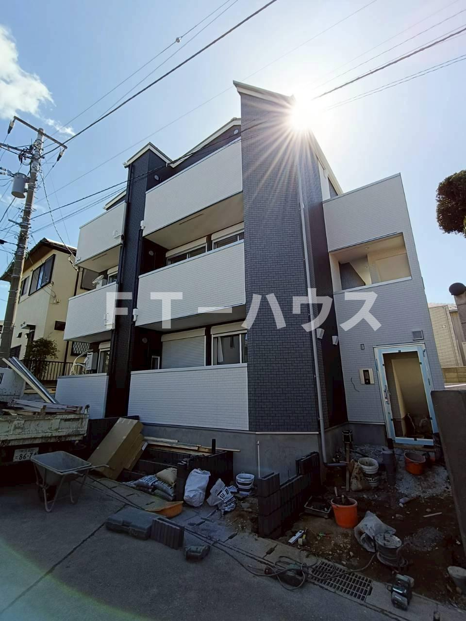 ＫＡＵＮＩＳ　ＫＯＴＩ（カウニス　コティ）の外観
