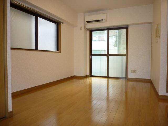 ラジャコート王子公園の居間・リビング