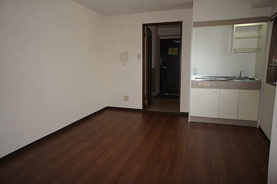 ローレル新神戸の居間・リビング