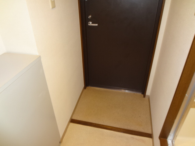 ローレル新神戸の玄関