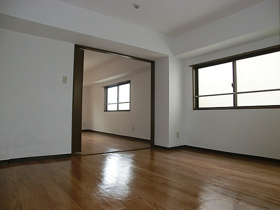 ローレル新神戸の洋室