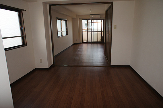 ローレル新神戸の洋室