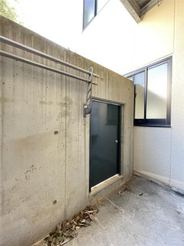 アルファルファ+ A棟のバルコニー|外からの目が気にならないバルコニーで洗濯物が干せます