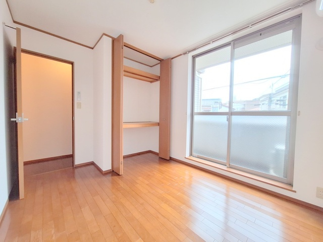 グランディア池上の子供部屋|明るい洋室です