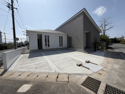 【外観】 | うるま市石川赤崎（限定1棟） | 1号棟　並列駐車3台可♪