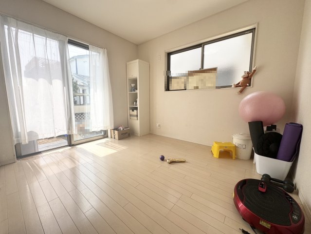 新生活に最適な立地良しの綺麗な中古戸建♪小室の洋室|コンパクトで使いやすい洋室です