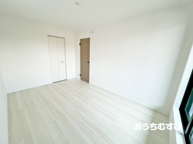 守山区川村町2期(全3棟)の洋室