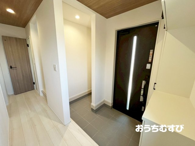 守山区川村町2期(全3棟)の玄関