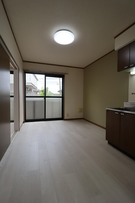 パセオ西府弐番館の居間・リビング