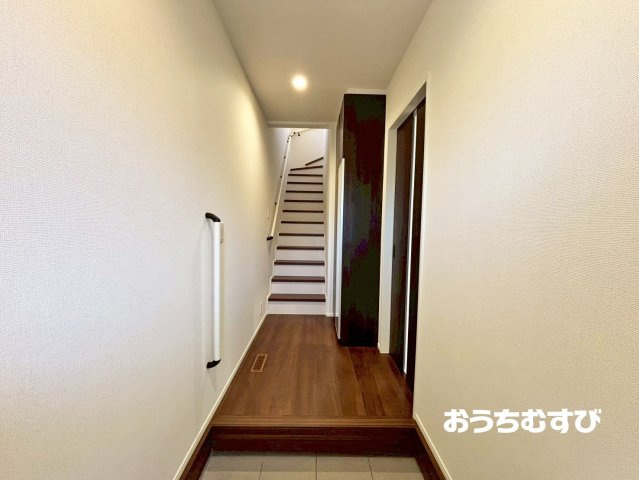春日井市岩成台7丁目第1期(全2棟)の玄関