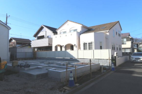 【Buena-Town】小平市上水南町１丁目の外観|敷地面積約36坪の全室南向きの明るい邸宅♪カースペース2台駐車が可能♪