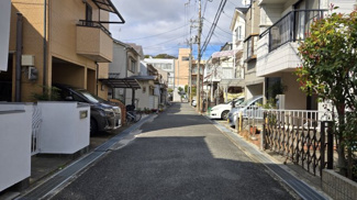 【前面道路含む現地写真】 | 茨木市見付山1丁目　建築条件無し売土地 | 公道：約4ｍ　北向き