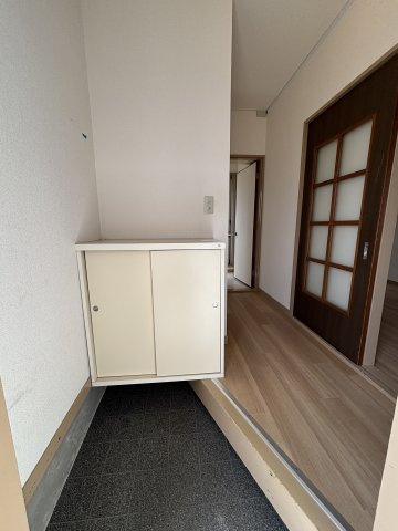 アミューズシバタＡ棟の玄関
