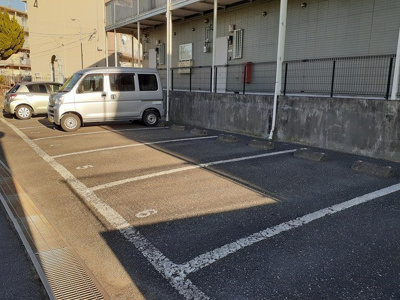 【駐車場】 | アネックス山王 | 駐車場があるので、車を買う予定の方も安心です
