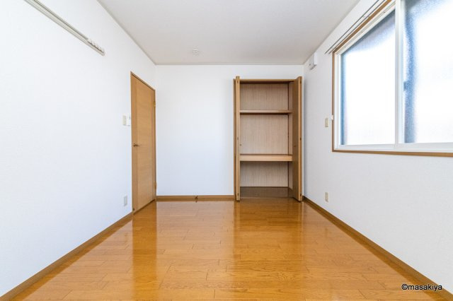 ヴィラージュ本郷の洋室