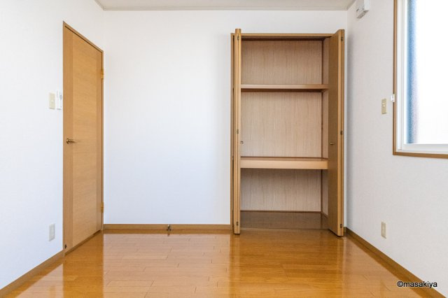 ヴィラージュ本郷の洋室