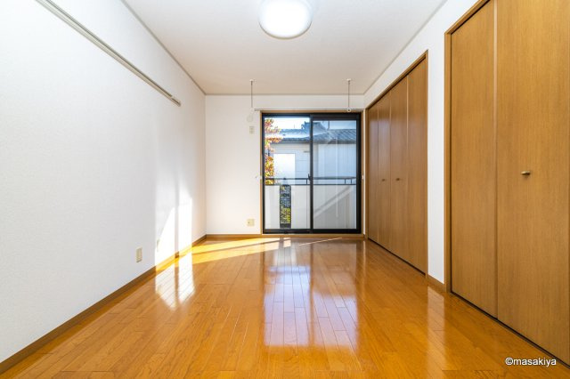 ヴィラージュ本郷の洋室