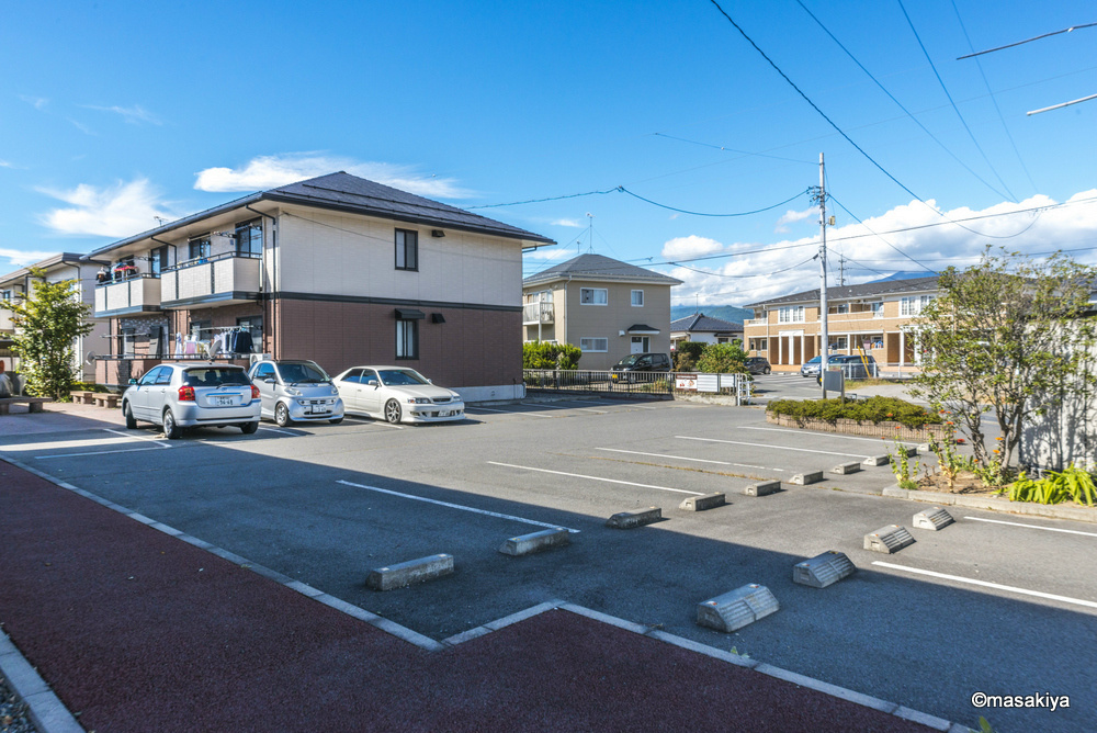 ヴィラージュ本郷の駐車場|駐車場