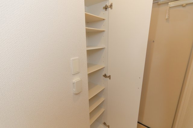 リブリ・クロシェットの玄関