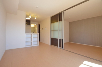 【居間・リビング】 | ドルチェヴィータ | ※別号室のイメージ写真です。