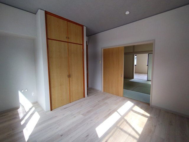 茨木市西安威１丁目中古戸建の洋室|１階　南西側の洋室