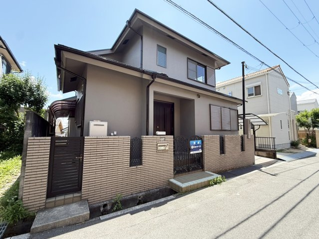 茨木市西安威１丁目中古戸建の前面道路含む現地写真|前面道路は公道幅員約5.9ｍ