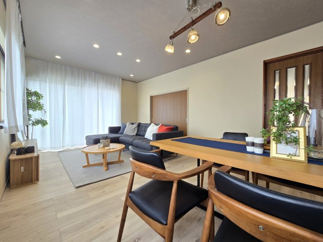 茨木市西安威１丁目中古戸建の居間・リビング|LDKです。