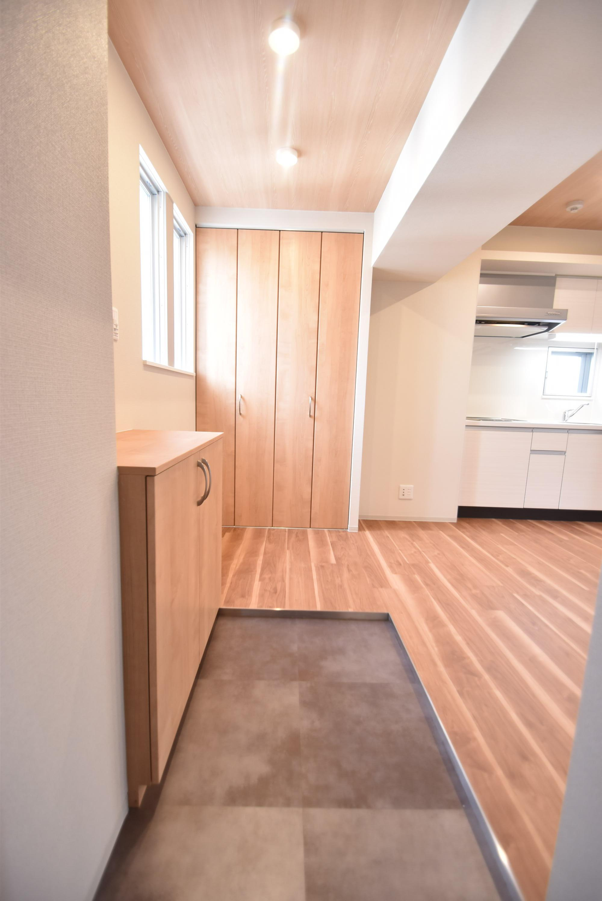 大阪市都島区中野町４丁目の賃貸マンションの玄関