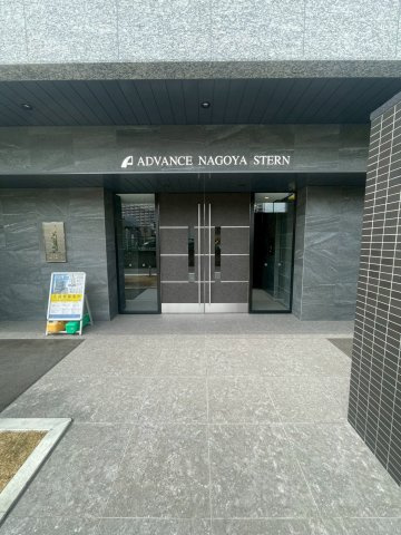 アドバンス名古屋シュテルンのエントランス