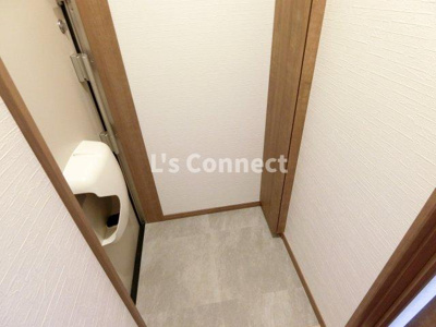 【玄関】 | ブラン台原 | 背の高い下駄箱で靴も収納できます。