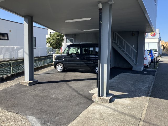 江原町テナントの駐車場