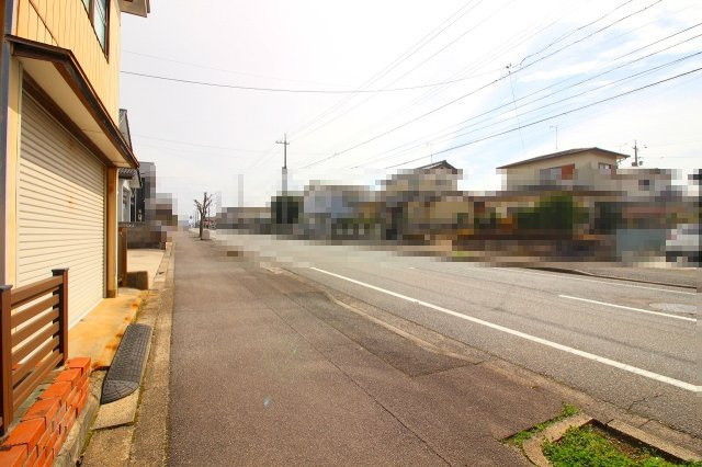 ■□永江売土地□■の前面道路含む現地写真|前面道路は約15ｍ（歩道付）に面した敷地になります。