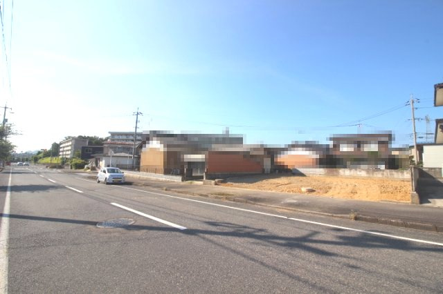 ■□永江売土地□■の前面道路含む現地写真|前面道路は約15ｍ（歩道付）に面した敷地になります。