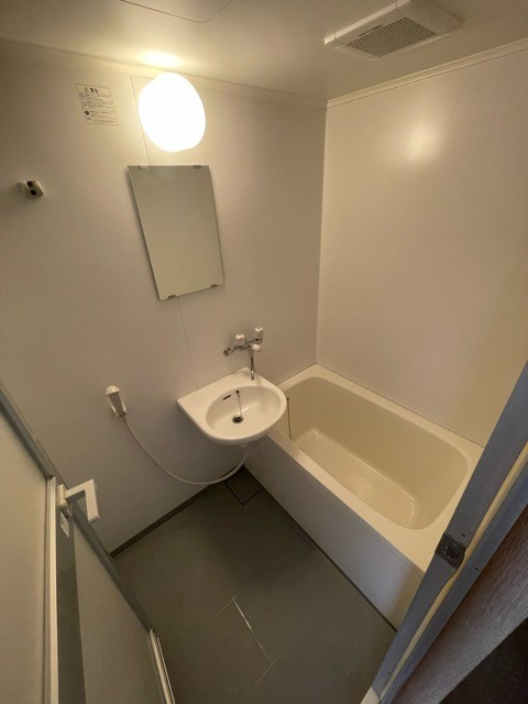 メゾンシュリーの浴室