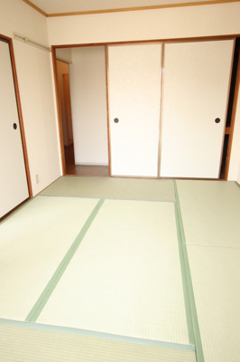 和室6帖もございます。