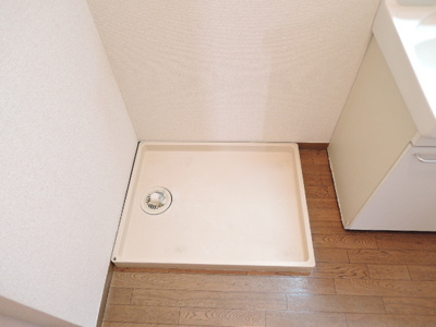 洗濯機置き場あります。