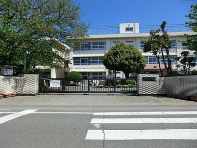 平塚市立神田小学校まで1000ｍ