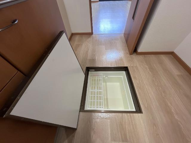 T・Yハイツ一号のキッチン|床下収納