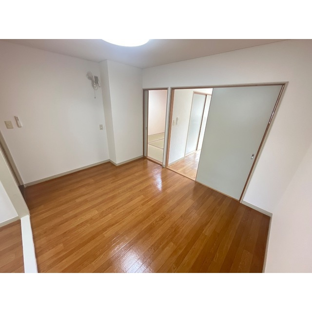 アーバンハイムサカイ　Ａ棟　Ｂ棟の居間・リビング